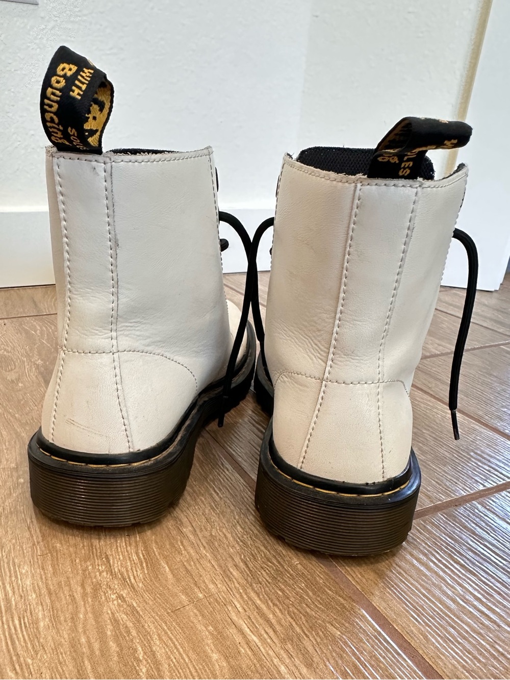 Dr. Martens White Lace-Up Men’s Boots with Black Accents - Picture 4 of 6